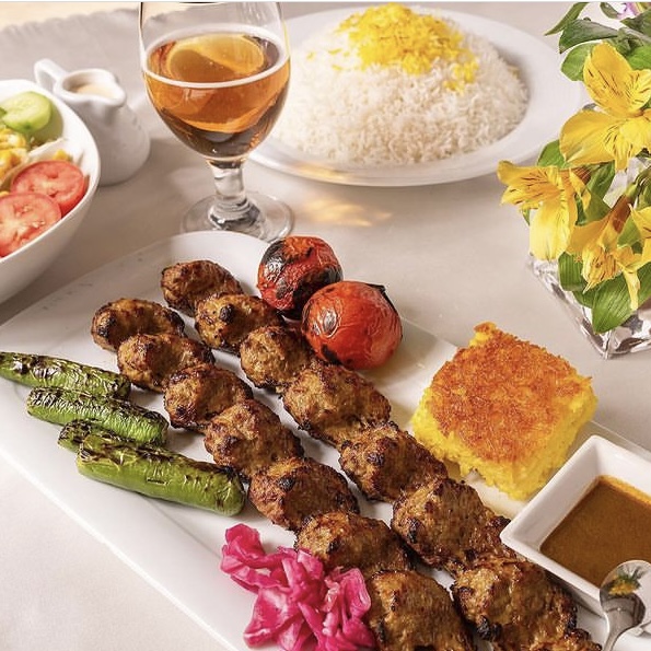 چلوکباب لقمه‌ی زعفرانی