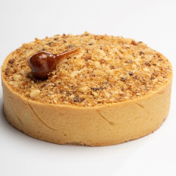 تارت موز و فندق متوسط